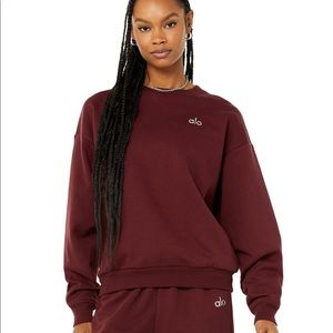 Alo Accolade crew neck pullover cranberry